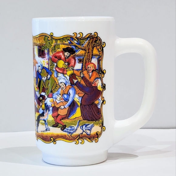 Arcopal France 2 milk glass Mugs - Picture 10 of 15